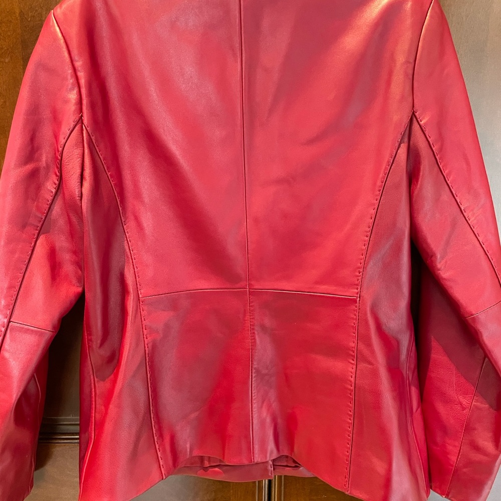 Subtle red leather jacket - Picture 4 of 9